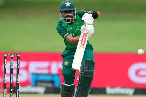 রোহিতকে পেছনে ফেলে বিশ্বরেকর্ড গড়লেন বাবর