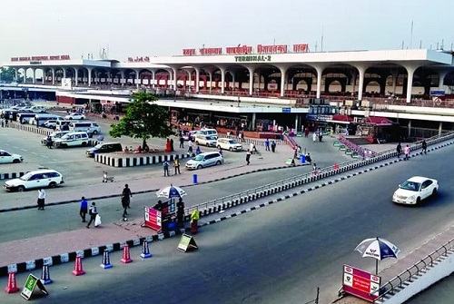 শাহজালাল বিমানবন্দরে জুতা–প্যান্ট–শার্টে লুকানো ১৫টি মোবাইল