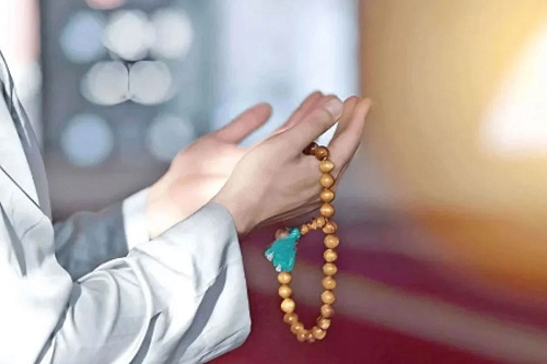 আল্লাহর কাছে সর্বাধিক প্রিয় ১০ নেক আমল