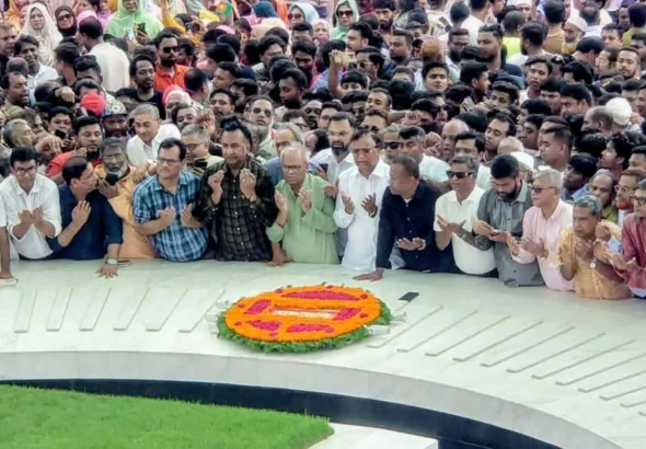 জিয়া উদ্যানে নেতাকর্মীদের ঢল