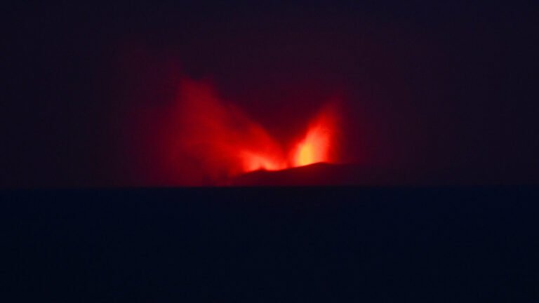 2026-09-05T165702Z_69860787_RC24DNAYB9K1_RTRMADP_3_INDONESIA-VOLCANO
